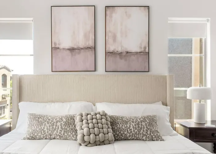 Freestanding Cubs Retreat Near Asu Off L-101 & 202 *